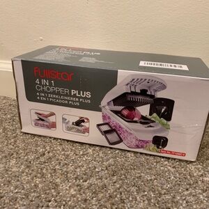 Brand new4-in-1 Chopper Plus - Black and White